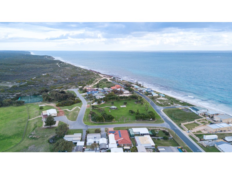 8 Douglas Street, Seabird WA 6042