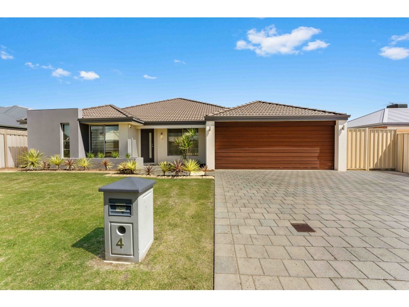 4 Phoenix Terrace, Hocking WA 6065