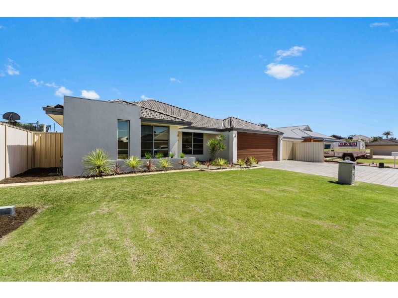 4 Phoenix Terrace, Hocking WA 6065