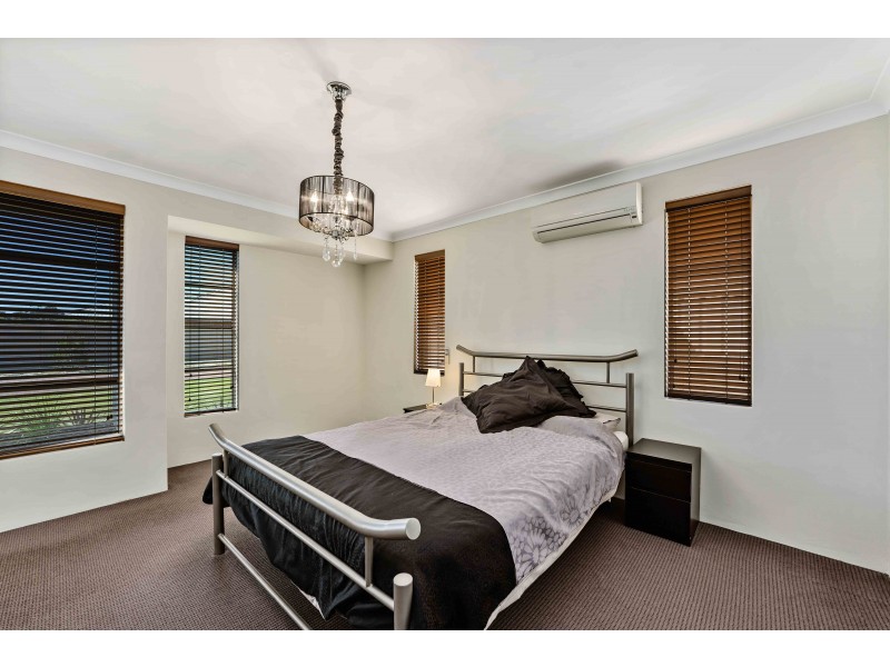 4 Phoenix Terrace, Hocking WA 6065