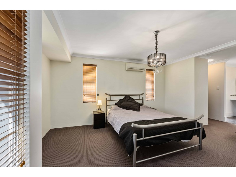 4 Phoenix Terrace, Hocking WA 6065