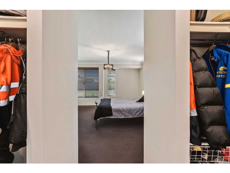 4 Phoenix Terrace, Hocking WA 6065