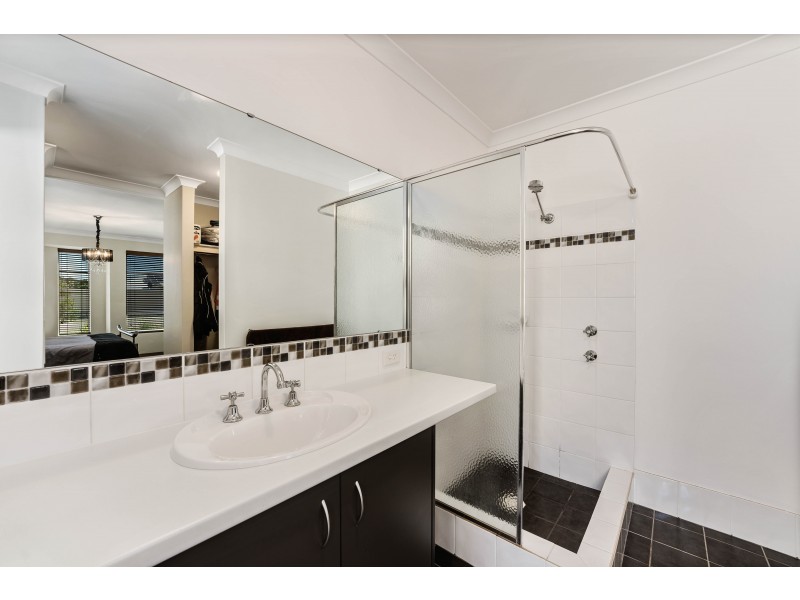 4 Phoenix Terrace, Hocking WA 6065