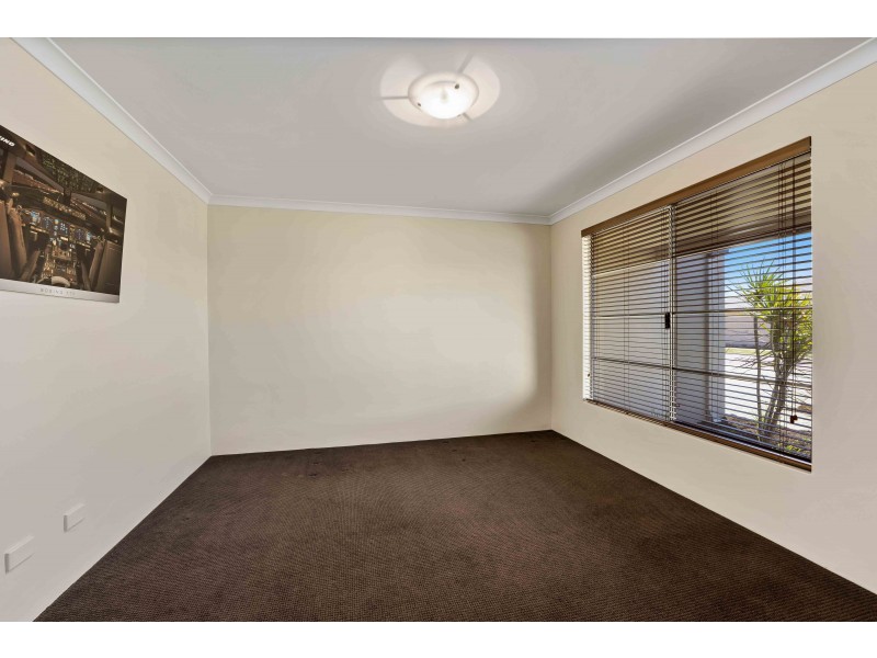 4 Phoenix Terrace, Hocking WA 6065