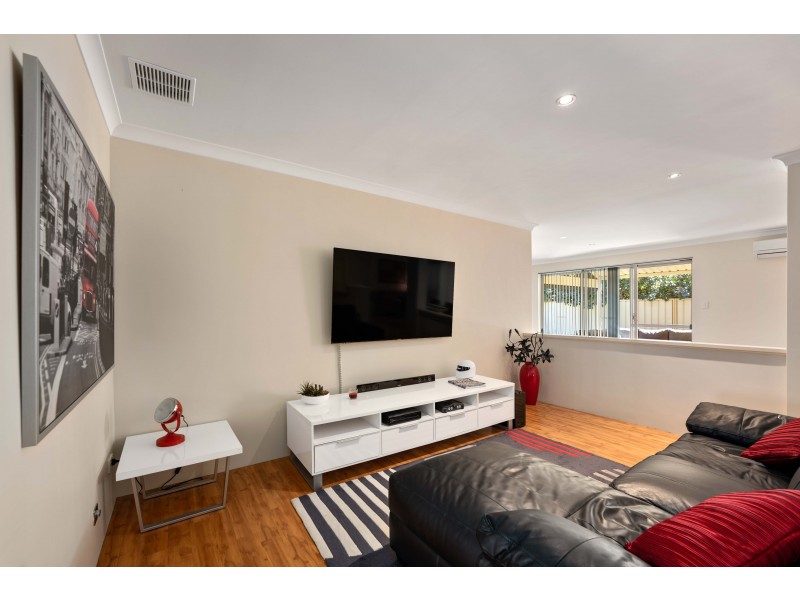 4 Phoenix Terrace, Hocking WA 6065