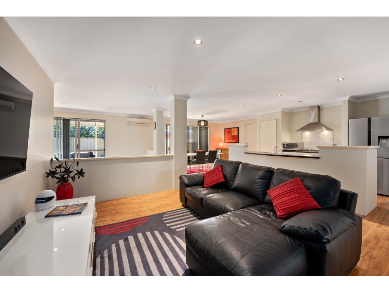 4 Phoenix Terrace, Hocking WA 6065