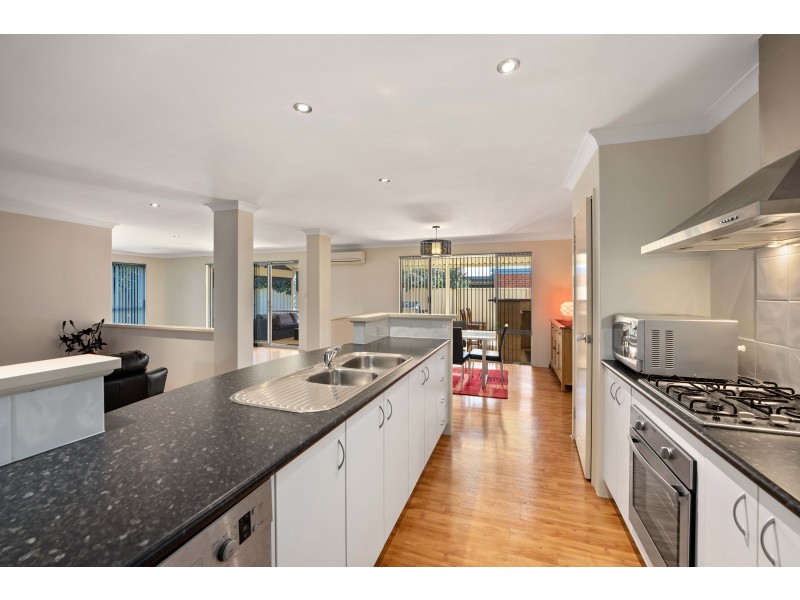 4 Phoenix Terrace, Hocking WA 6065