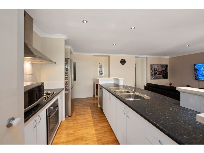 4 Phoenix Terrace, Hocking WA 6065