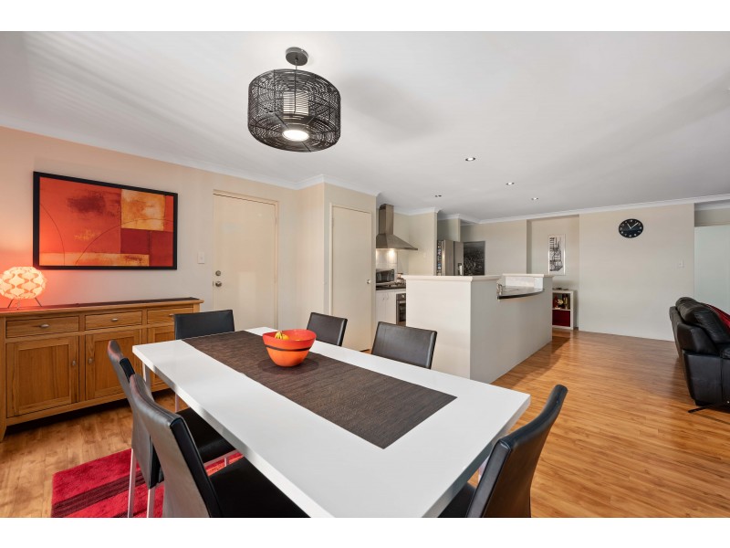 4 Phoenix Terrace, Hocking WA 6065