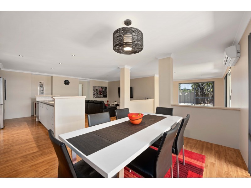 4 Phoenix Terrace, Hocking WA 6065