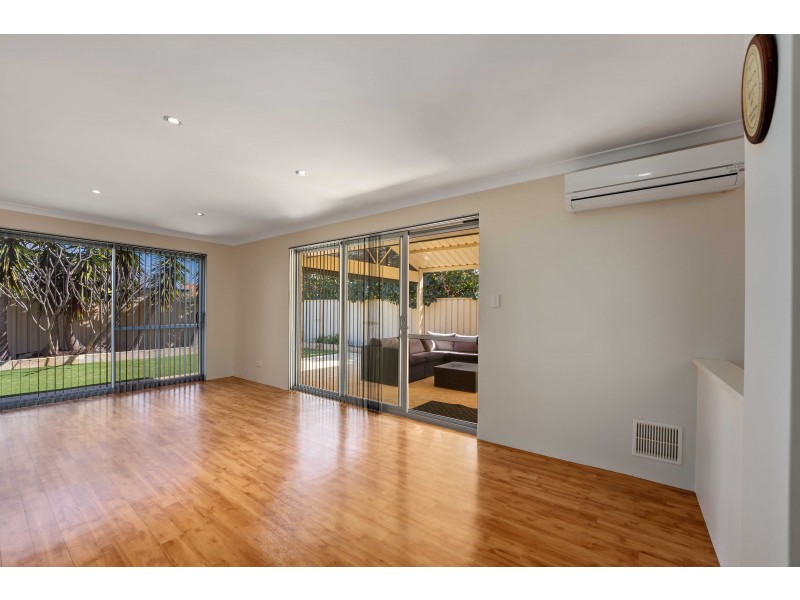 4 Phoenix Terrace, Hocking WA 6065