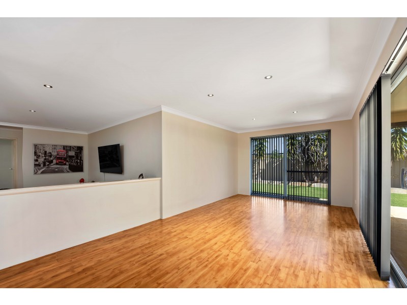 4 Phoenix Terrace, Hocking WA 6065