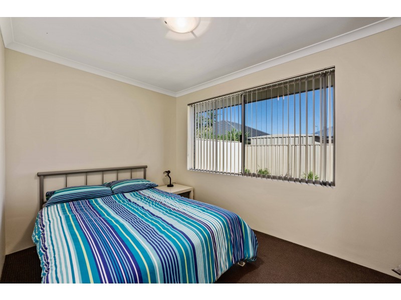 4 Phoenix Terrace, Hocking WA 6065