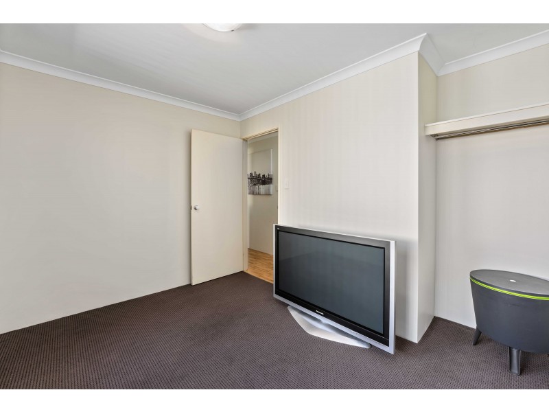 4 Phoenix Terrace, Hocking WA 6065