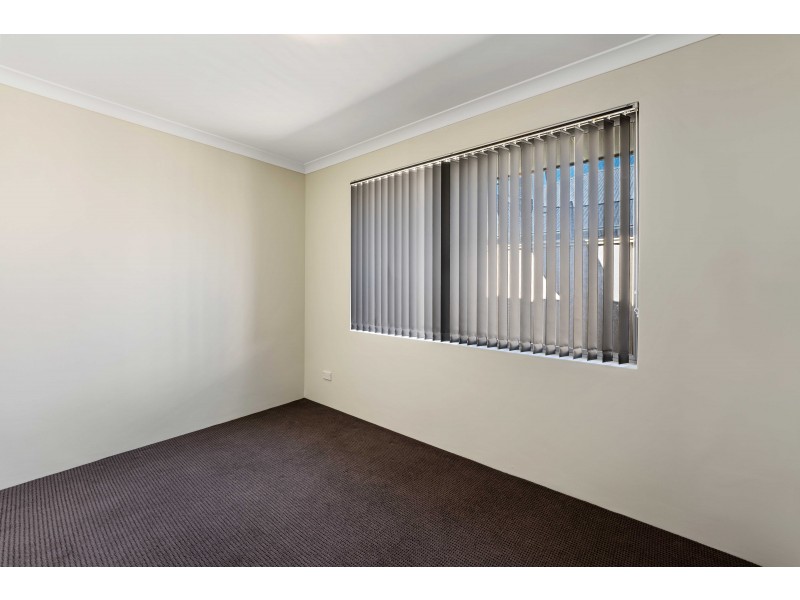 4 Phoenix Terrace, Hocking WA 6065