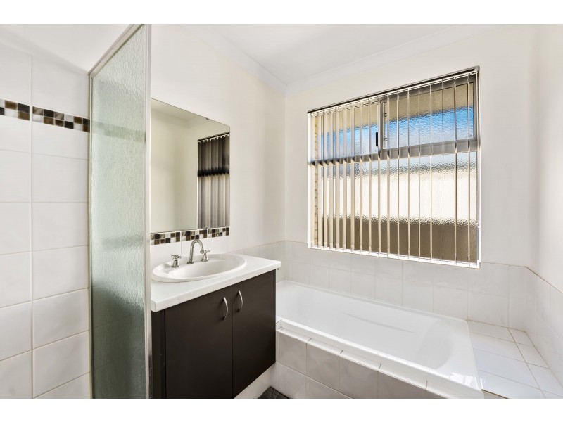 4 Phoenix Terrace, Hocking WA 6065