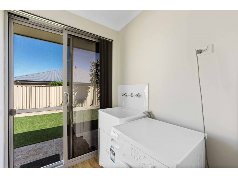 4 Phoenix Terrace, Hocking WA 6065