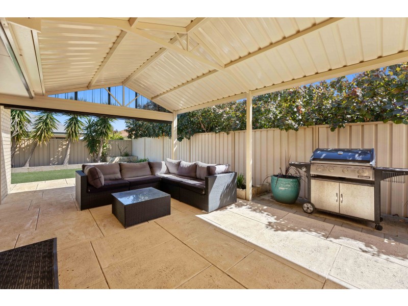 4 Phoenix Terrace, Hocking WA 6065