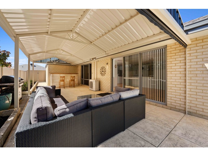 4 Phoenix Terrace, Hocking WA 6065