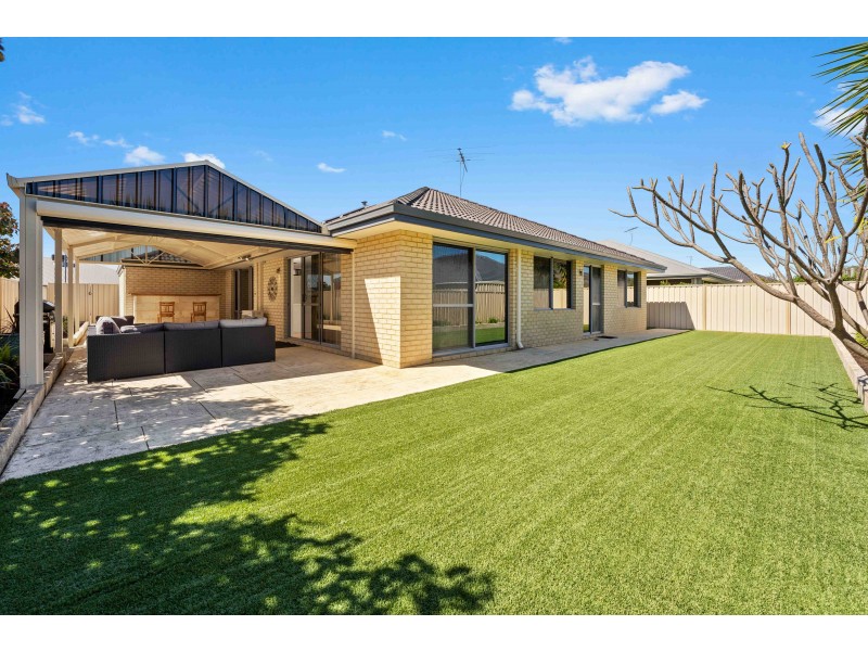 4 Phoenix Terrace, Hocking WA 6065