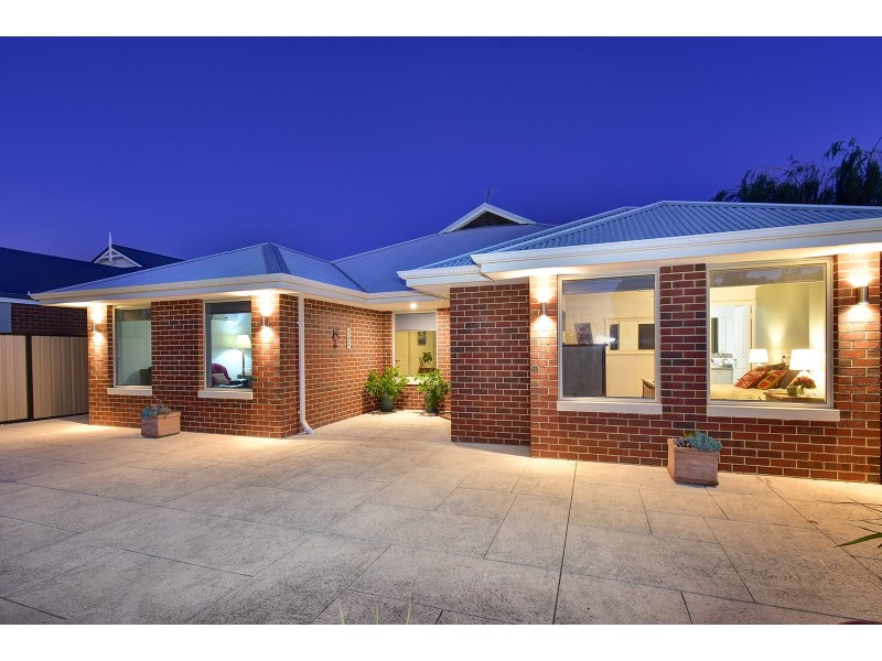 22 Willeroo Chase, Carramar WA 6031
