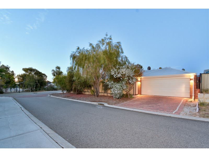 22 Willeroo Chase, Carramar WA 6031