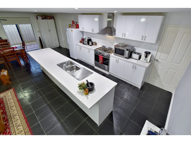 22 Willeroo Chase, Carramar WA 6031