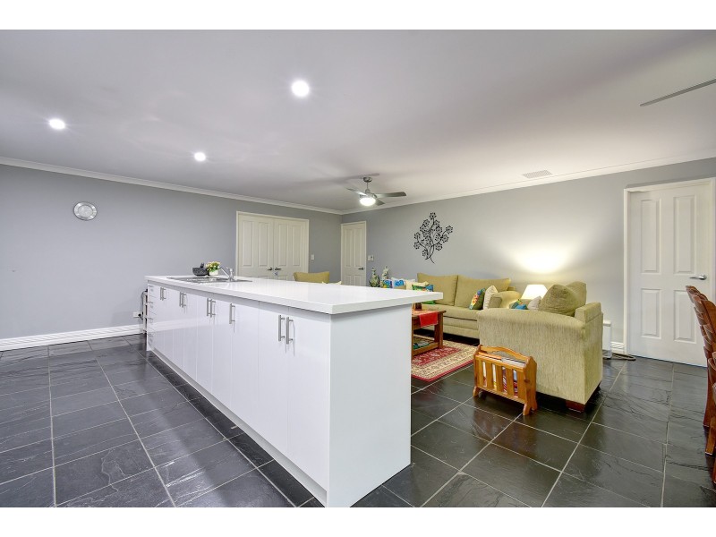 22 Willeroo Chase, Carramar WA 6031