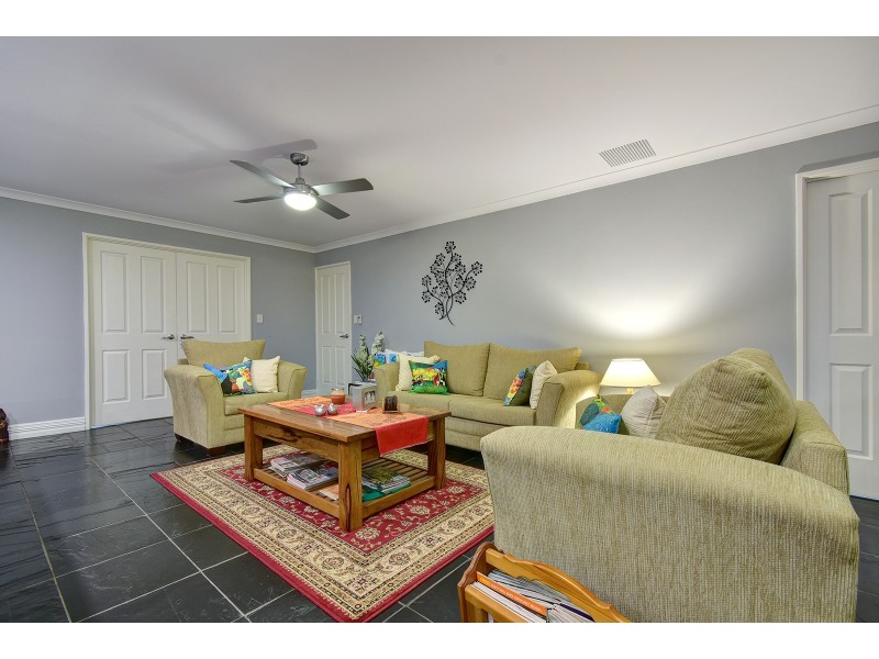 22 Willeroo Chase, Carramar WA 6031