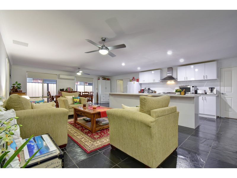 22 Willeroo Chase, Carramar WA 6031