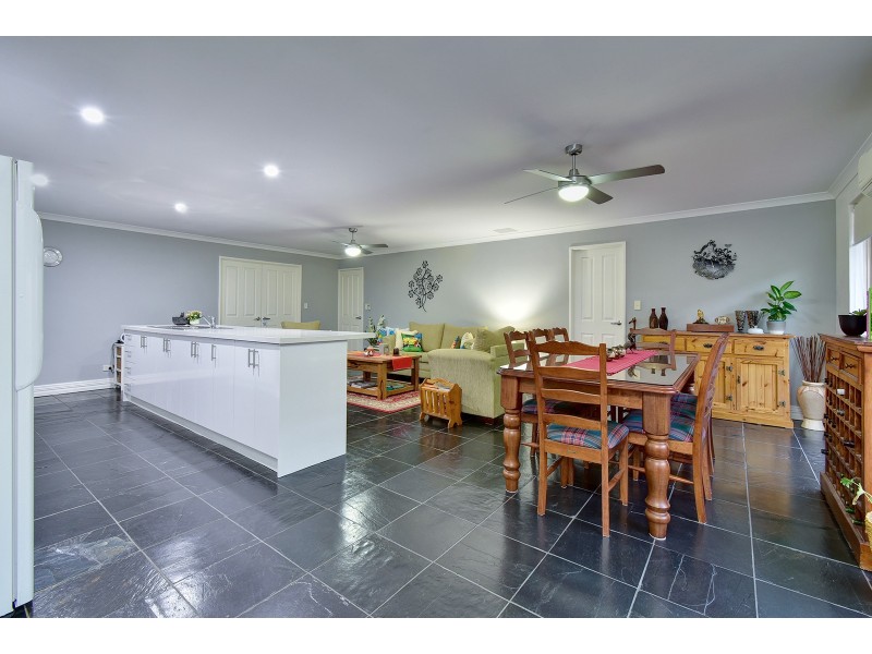 22 Willeroo Chase, Carramar WA 6031