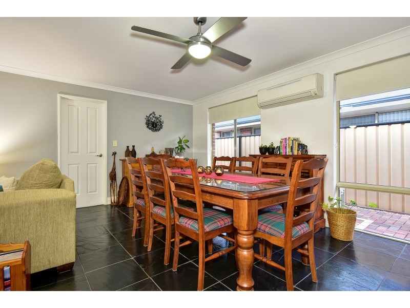 22 Willeroo Chase, Carramar WA 6031