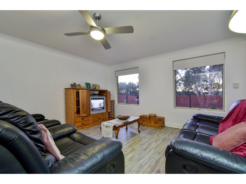 22 Willeroo Chase, Carramar WA 6031