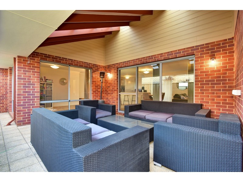 25 Lauderdale Ramble, Carramar WA 6031