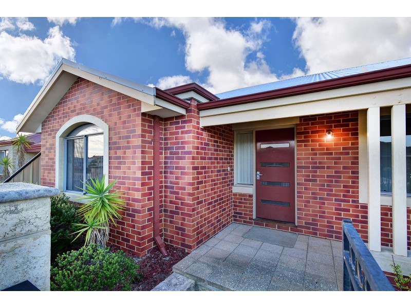 25 Lauderdale Ramble, Carramar WA 6031