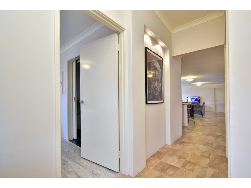 25 Lauderdale Ramble, Carramar WA 6031