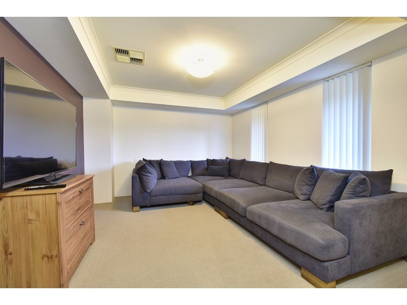 25 Lauderdale Ramble, Carramar WA 6031