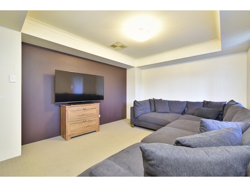 25 Lauderdale Ramble, Carramar WA 6031