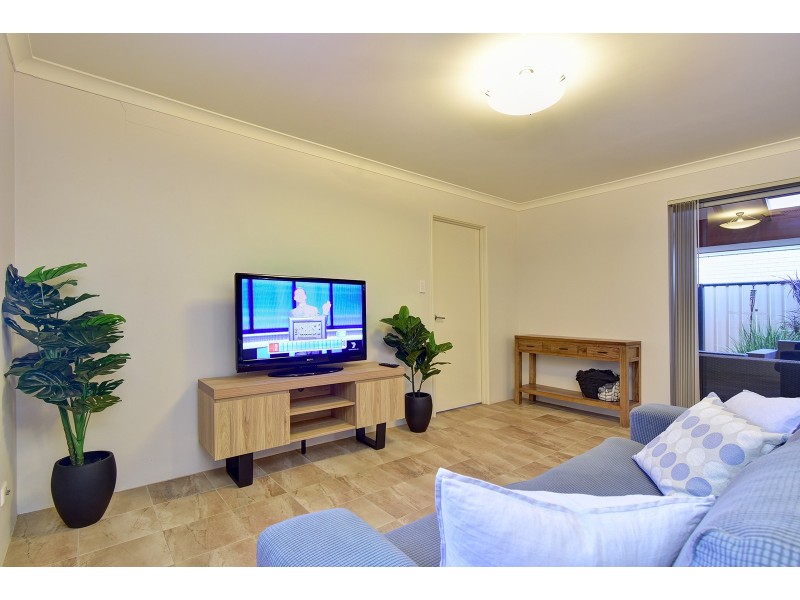 25 Lauderdale Ramble, Carramar WA 6031