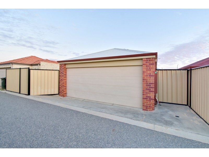 25 Lauderdale Ramble, Carramar WA 6031