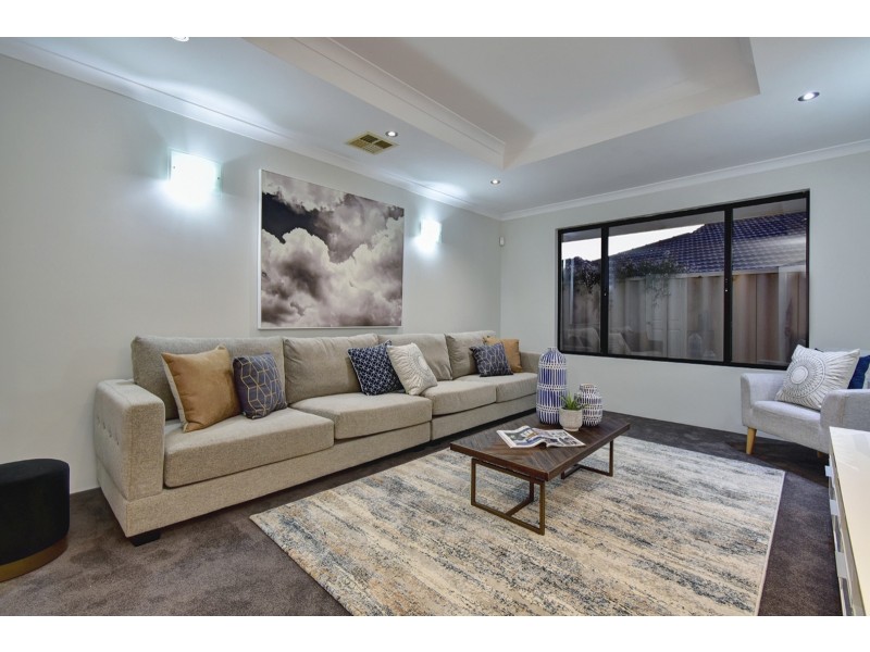 23 Allanbi Circle, Carramar WA 6031