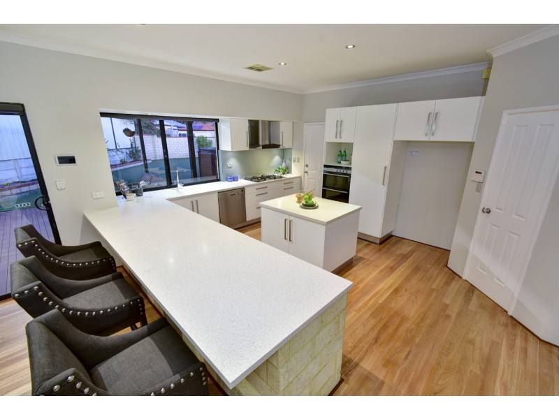 23 Allanbi Circle, Carramar WA 6031