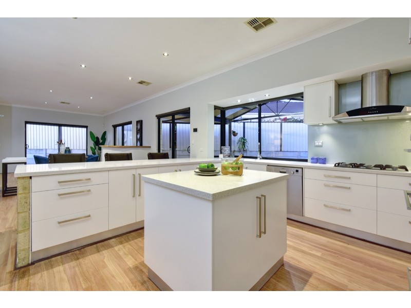 23 Allanbi Circle, Carramar WA 6031
