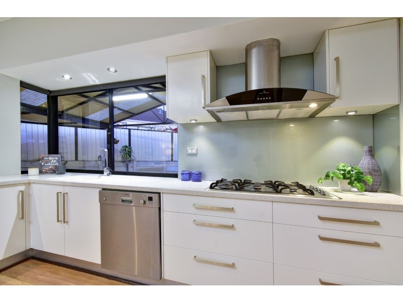 23 Allanbi Circle, Carramar WA 6031