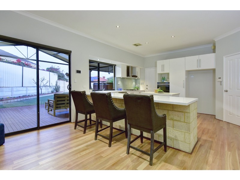 23 Allanbi Circle, Carramar WA 6031