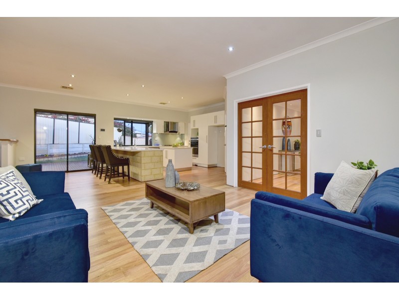 23 Allanbi Circle, Carramar WA 6031