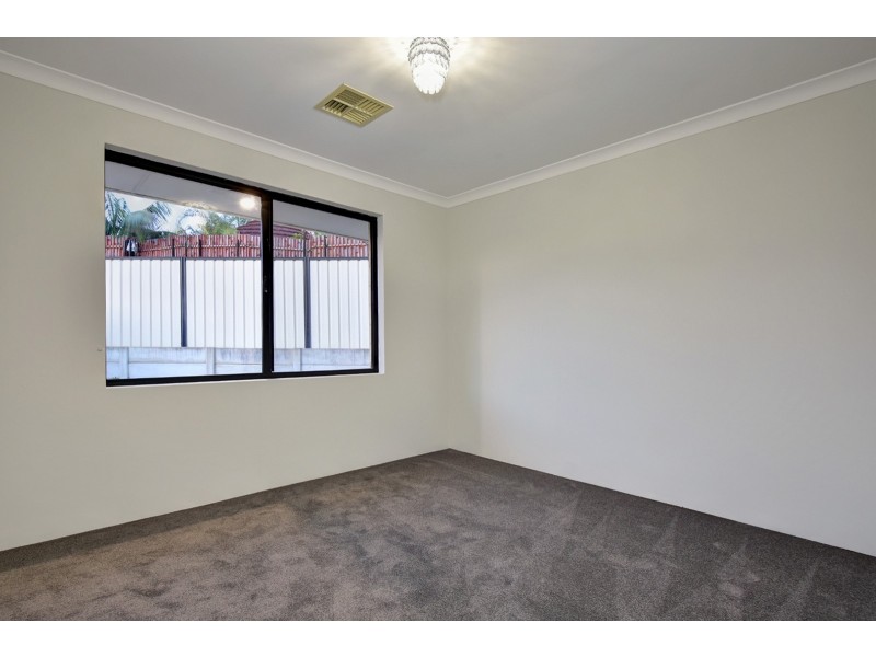 23 Allanbi Circle, Carramar WA 6031