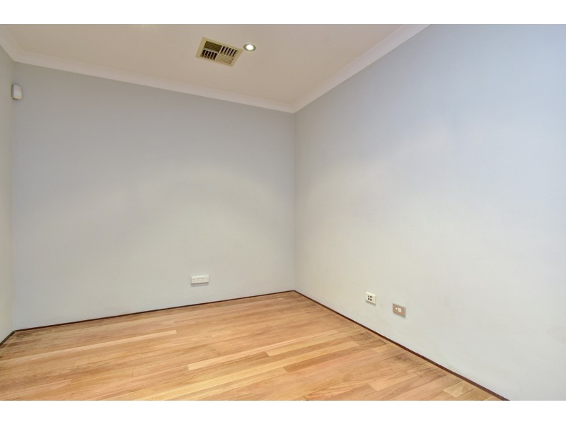 23 Allanbi Circle, Carramar WA 6031