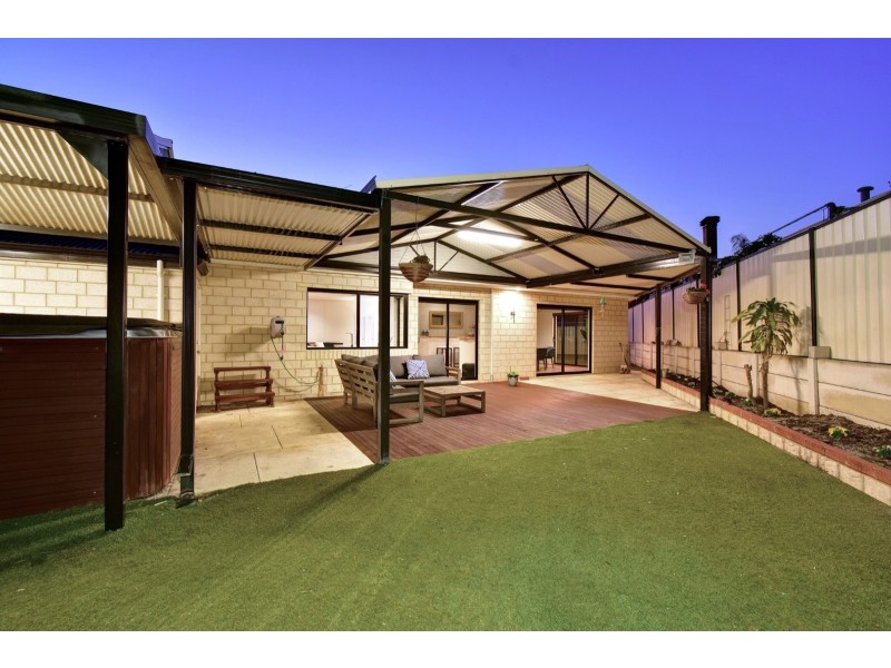 23 Allanbi Circle, Carramar WA 6031
