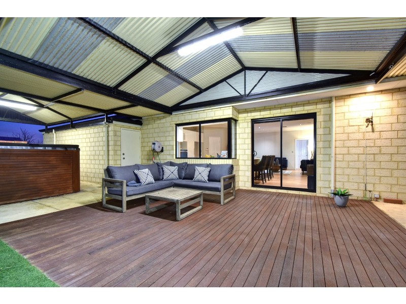 23 Allanbi Circle, Carramar WA 6031